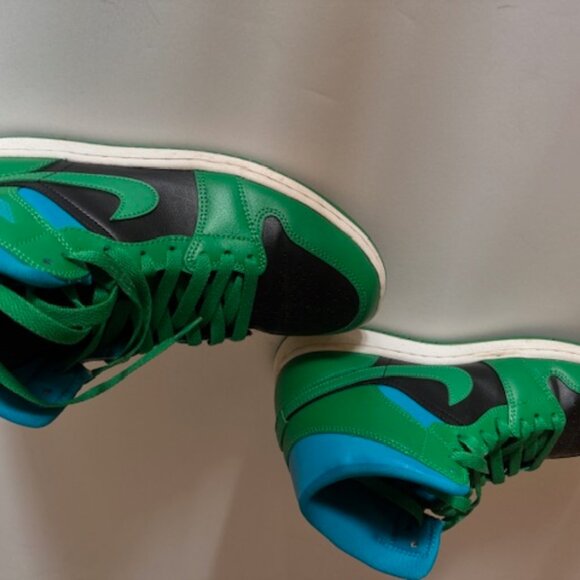 Nike Sneakers - Picture 3 of 4